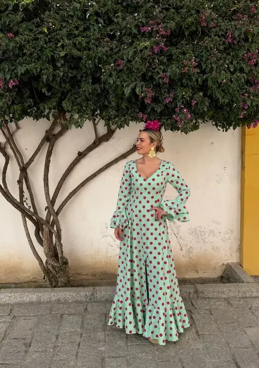 LBF Traje de flamenca bata flocada con raja. Tallas desde 36-46