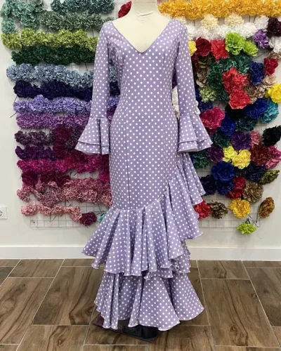 LBF Traje flamenca tres volantes subida lycra bioelastica. Talla 40