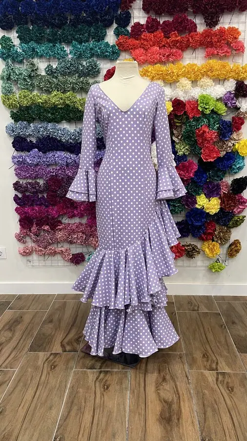 LBF Traje flamenca tres volantes subida lycra bioelastica. Talla 40