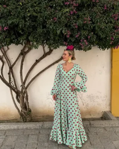 LBF Traje de flamenca bata flocada con raja. Varios colores y tallas disponibles