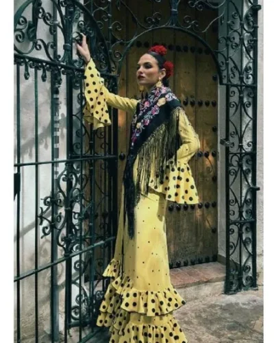 LBF Traje de flamenca bata neja volantes amarillo. Talla 38