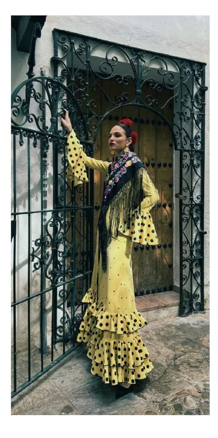LBF Traje de flamenca bata neja volantes amarillo. Talla 38