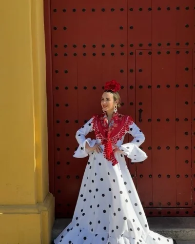 LBF Traje de flamenca Bata LIDIA. Talla 48 a 54 varios colores