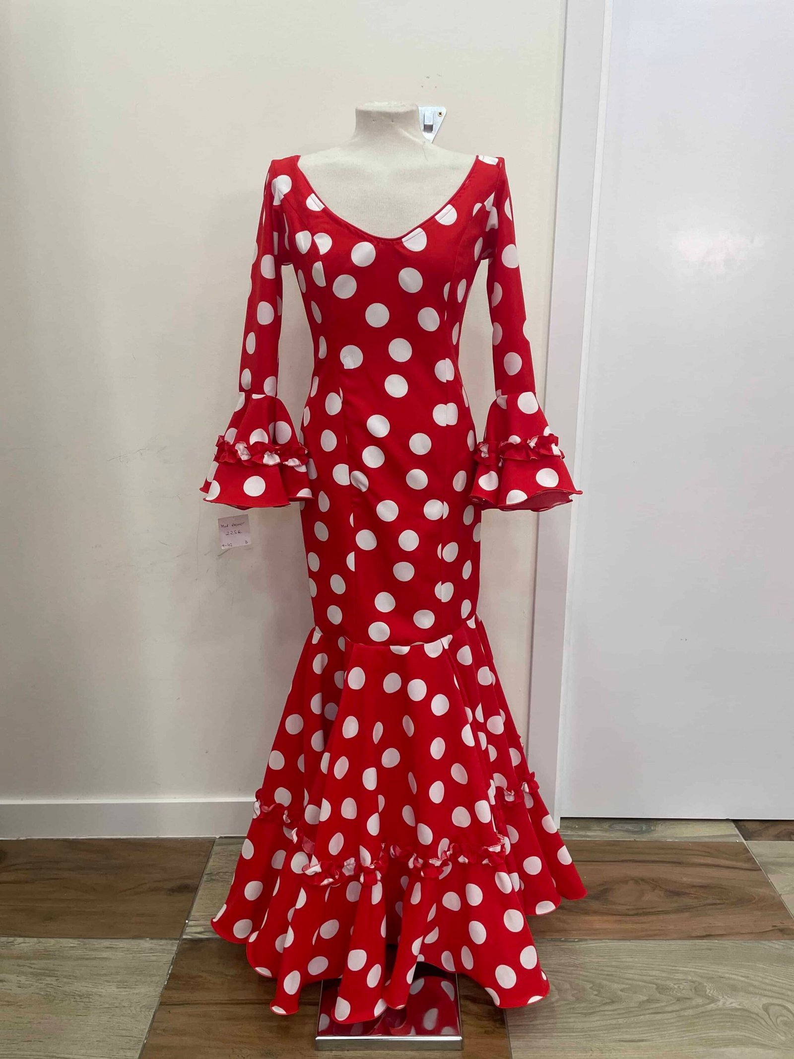 LBF Traje de flamenca Leonor rojo lunar blanco. Talla 42