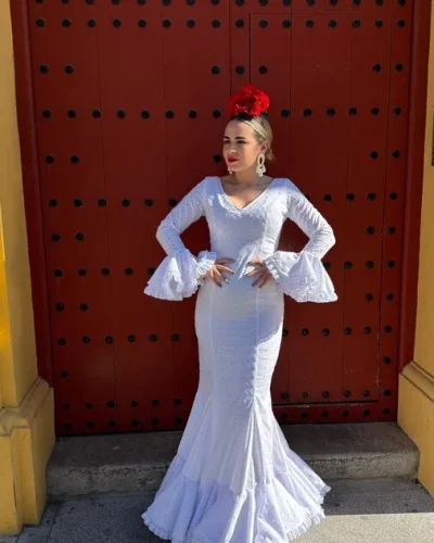 LBF Traje de flamenca clavel perforado nejas. Talla 36