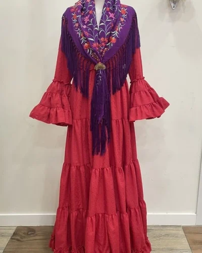 LBF Traje de flamenca bata perforada. Talla 44