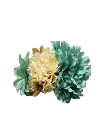 Ramillete de peonia verde agua, amapola verde agua y clavel blanco roto