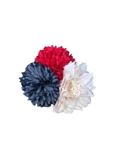 Ramillete de niña de amapolas y dalias