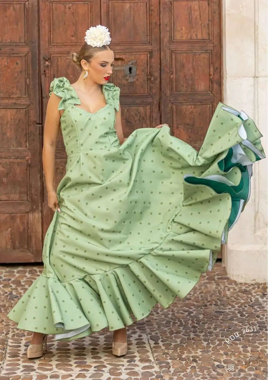 LBF Traje de flamenca Zarzamora. Talla 34 A 46 varios colores - Imagen 2