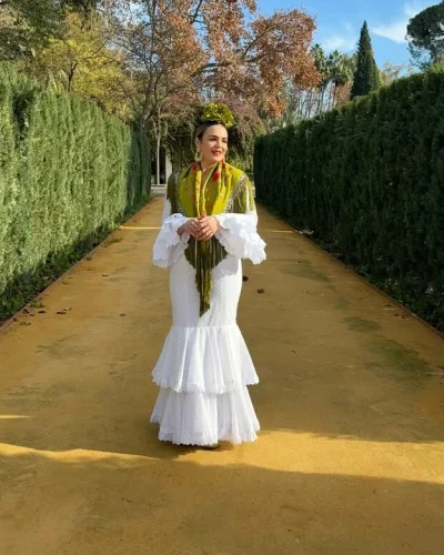 LBF Traje de flamenca Reme perforado. Tallas 34 a 60