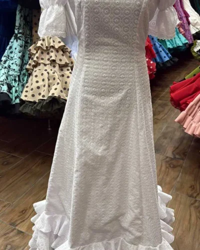 LBF Traje de flamenca bata perforada. Talla 34 a 46 varios colores