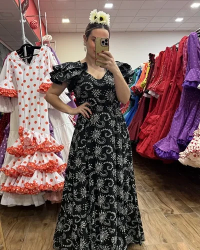LBF Traje de flamenca bata perforada. Tallas S a XL varios colores