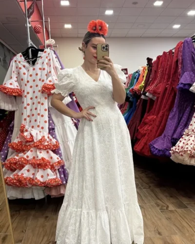 LBF Bata de flamenca perforada floral. Talla S A XL varios colores