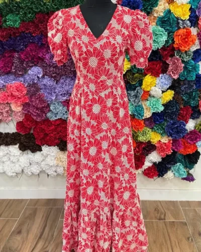 LBF Traje de flamenca bata perforada flor. Tallas S-M