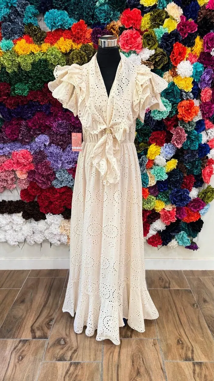 LBF Traje de flamenca bata perforada Beige. Tallas única