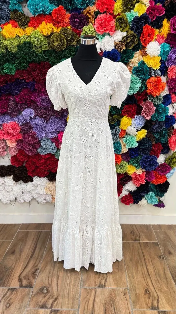 LBF Traje de flamenca bata perforado flor. Tallas única